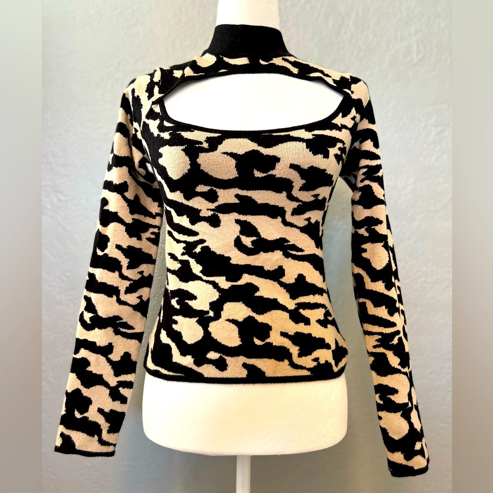 NWOT sexy long sleeve drone Forever 21 🐯